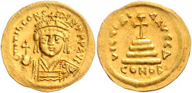 Byzanz Tiberius II. Constantinus 578-582 Solidus Konstantinopel (578-582) dm TIb CONSTANT PP AVG Geharnischte Büste von vorn mit Kreuzglobus / VICTORI...