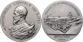 Bayern Prinzregent Luitpold 1886-1912 Versilberte Medaille 1899 (v. Lauer) auf die Allgemeine Deutsche Sportausstellung in München 
mattiert, 50,3mm ...