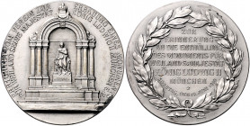 Bayern Prinzregent Luitpold 1886-1912 Versilberte Medaille 1910 (v. Lauer) auf die Enthüllung des Denkmals für König Ludwig II. 
50,3mm 45,6g vz-st...