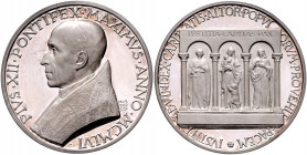 Vatikan Pius XII. 1939-1958 Silbermedaille o.J. AN XVIII (v. Mistruzzi) auf die Leistung des Pontifikats für Gerechtigkeit und Frieden in der Welt 
4...