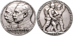 Medaillen von Karl Goetz Silbergussmedaille 1914 auf das Deutsch-Österreichische Bündnis, i.Rd: BAYER.HAUPTMÜNZAMT. FEINSILBER Kien. 135. Slg. Bö. 539...