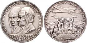 Medaillen von Karl Goetz Silbermedaille 1928 mattiert auf den ersten Ost-West-Ozeanflug von Hünefeld und Köhl mit der 'Bremen', i.Rd: BAYER.HAUPTMÜNZA...