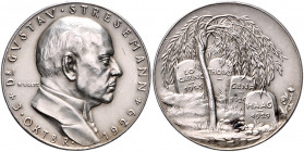 Medaillen von Karl Goetz Silbermedaille 1929 auf den Tod von Gustav Stresemann, i.Rd.: BAYER. HAUPTMÜNZAMT. FEINSILBER . Kien. 432. Slg. Bö. 6138. 
3...