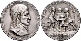 Medaillen von Karl Goetz Silbermedaille 1932 mattiert auf den 150. Geburtstag von Friedrich Fröbel, i.Rd: BAYER. HAUPTMÜNZAMT FEINSILBER Kien. 470. Sl...