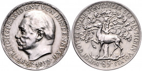 Medaillen von Karl Goetz Silbermedaille 1932 auf den 85. Geburtstag Hindenburgs, i.Rd: BAYER. HAUPTMÜNZAMT FEINSILBER Kien. 478. Slg. Bö. 6310. 
36,1...