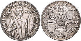 Medaillen von Karl Goetz Silbermedaille 1936 mattiert auf den 1000. Todestag von Heinrich I., i.Rd: BAYER. HAUPTMÜNZAMT SILBER 900 f Kien. 522. Slg. B...