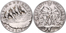 Medaillen von Karl Goetz Silbermedaille 1938 mattiert 'Befreite Ostmark', i.Rd: BAYER. HAUPTMÜNZAMT FEINSILBER Kien. 545. Slg. Bö. 6507. 
36,0mm 19,6...
