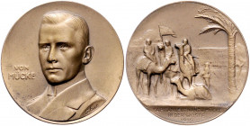 Die Mittelmächte - Personen - Mücke, Hellmuth von Bronzemedaille 1915 (v. Eue/Ball) auf seinen Wüstenmarsch Zetzm. 4073 (Ag). 
34,2mm 15,8g st