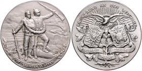 Die Mittelmächte - Allgemein Silbermedaille 1915 mattiert (v. B.H. Mayer) auf den Zweibund Zetzm. 3022 (Ag). 
34,1mm 13,9g selten f.st