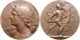 - Jugendstil Bronzemedaille o.J. (v. Niclausse) MUSIQUE GUERRIERE, i.Rd: Füllhorn BRONZE Punze 146 
60,2mm 92,0g vz-st