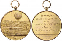 - Luftfahrt Vergold. Bronzemedaille 1878 (v. Trotin) Fesselballon von Giffard über Stadtansicht von Paris Malpas 103. Slg. Wolf 16. 
mit Öse und Ring...