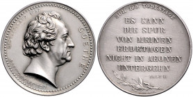 - Personen - Goethe, J.W. v. 1749-1832 Silbermedaille o.J. mattiert (v. Kullrich) auf seinen 100. Todestag, i.Rd: PREUSS.STAATSMUENZE FEINSILBER Försc...