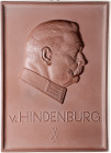 - Personen - Hindenburg, Paul v. 1847-1934 Braune Porzellanplakette o.J. (Meissen) auf seinen 80. Geburtstag 
114x160mm 356,3g äußerst selten! st