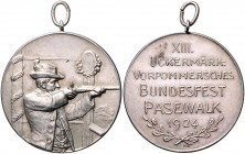 - Schützenmedaillen - Pasewalk Silbermedaille 1924 auf das 8. Uckermärckische-Vorpommerische Schützen-Bundesfest, i.Rd: 950 
mit Öse 34,5mm 14,7g ss-...