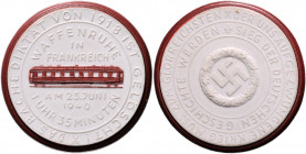 - Allgemeine Medaillen Porzellanmedaille 1940 weiß / braun (Meissen) auf die Waffenruhe in Frankreich 
47,7mm 17,2g st
