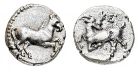 Cilicia
Kelenderis - Obolo databile al III Secolo a.C. - Diritto: cavallo rampante verso destra - Rovescio: capra retrospiciente verso sinistra - gr....