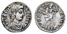 Graziano (366-383 d.C.)
Siliqua databile al periodo 375-378 d.C. - Zecca: Treviri - Diritto: busto diademato di perle, drappeggiato e corazzato dell'...