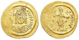 Giustino II (565-578 d.C.) - Solido databile al periodo 567-578 - Zecca: Costantinopoli - Diritto: mezzo busto elmato e diademato dell'Imperatore di f...