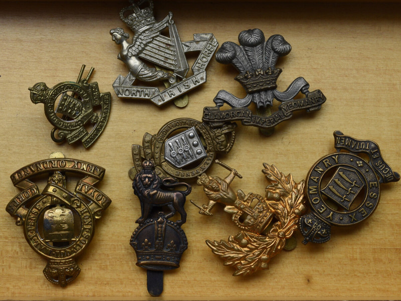 United Kingdom, lot of badges WWI/WWII 

More photos and full item description...