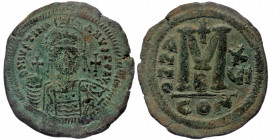 IUSTINIAN I (527-565) AE35 Follis RY 16= 542/543) Constantinople 2nd officina 
D N IVSTINI-ANVS PP AVC - Helmeted and cuirassed bust facing, holding g...