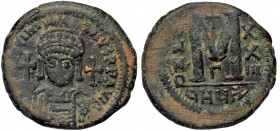 Justinian I (527-565).AE Follis or 40 Nummi, Theoupolis (Antioch) mint, 3th officina. Dated RY 23 (549/550). 
Helmeted and cuirassed bust facing, hold...