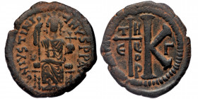 Justinian I. 527-565. AE half follis Antioch mint. 
DN IVSTINIANVS PP AVG, Justinian seated facing, holding long scepter and globus cruciger'
Rev: Lar...