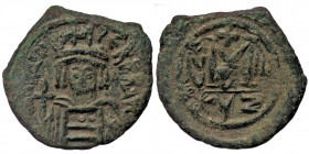 Heraclius (610-641) AE Follis or 40 Nummi, Cyzicus 
d N hRACLI PERP AVG - helmeted, draped and cuirassed bust facing, holding globus cruciger and shie...