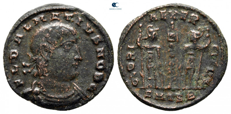 Delmatius, as Caesar AD 335-337. Thessaloniki
Follis Æ

17 mm, 1,44 g



...