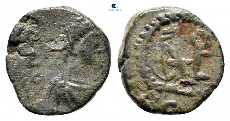 Zeno, second reign AD 476-491. Constantinople
Nummus Æ

10 mm, 0,84 g



...