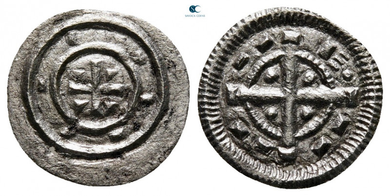 Bela II AD 1131-1141. 
Denár AR

12 mm, 0,23 g



very fine