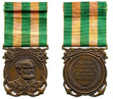 BRAZIL
Admiral Tamandare Medal, instituted in 1957
Breast Badge, 36x33 mm, Bronze, original suspension and ribbon. Scarce! I 
Estimate: EUR 60 - 12...