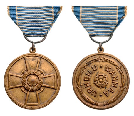 FINLAND
Medal of Physical Education and Sport, instituted in 1945
Breast Badge...