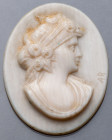 FRANCE
Cameo about an elegant lady in profile
Slight dirt in the hair to eliminate. Signature "R" initials. Dimensions 48 x 35 mm. French work secon...