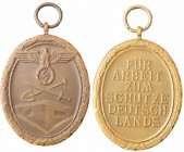 GERMANY- 3RD REICH
West Wall Medal 
Breast Bagde, 41x3 mm, Bronze, original suspension ring. I 
Estimate: EUR 150 - 300