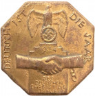 GERMANY- 3RD REICH
Deutch ist die Saar Badge
Breast Badge, 37 mm, Brass, horizontal fixation pin on the back . I 
Estimate: EUR 95 - 190