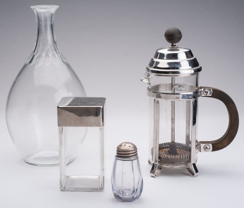 INTERNATIONAL
Set consisting of 4 objects
1 / A water carafe faceted glass, he...