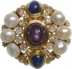INTERNATIONAL - JEWELLERY
European Baroc Broach, Gold, Star-Ruby, Diamonds, Sapfirs and South-See Pearls
Broach in Gold, 40.36 g, 750 title, 43x40 m...
