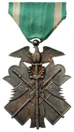 JAPAN
ORDER OF THE GOLDEN KITE
7th Class Cross, instituted in 1891. Breast Bad...