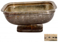 RUSSIA
Silver gilt bowl
Square base and rounded corners, border decorated with gordons, height 7.5 cm, 18 cm aside, weight 340 g, "84" standard guar...
