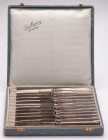 SWITZERLAND
Set consisting of 12 fruit knives
Handles and silver blade. Length 18 cm, weight 468 g. guarantee 950, Swiss work Geneva Louis Mugnier c...
