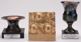 SWITZERLAND
Set consisting of three golf trophies
1 / Jean Deprez Cup, gilded bronze about golf balls and golf cane. Height 10.5 cm, width 9.5 cm. W...