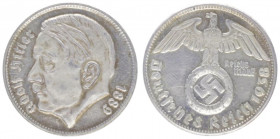 Silbermedaille, 1938
Deutschland, 3. Reich 1933 - 1945. 2 Reichsmark 1938, mit Kopf Adolf Hitler nach links, Messing versilbert, Dm 25 mm.. 8,14g
vz/s...