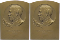 Franz Joseph I. 1848 - 1916
Bronzemedaille, 1907. auf Michael Ferdinand Muellner, Dm 86x63 mm
Wien
157,54g
stgl