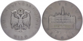 Silbermedaille, 1935
von A. Hartig, für Treue Dienste / Die Bundeshauptstadt Wien, für Schinerl Franz 1910 - 1935, Dm 65 mm.. Wien
93,46g
stgl