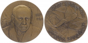 Bronzemedaille, o. Jahr
auf Emmerich Kalmann (1882 - 1953). Wien
103,80g
stgl