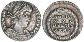 Constantius II. 337-361
Römisches Reich - Kaiserzeit. 1/2 Siliqua. Av. Kopf nach rechts D N CONSTANTIVS P F AVG Rv. VOTIS XXX MVLTIS XXXX
1,70g
ss+