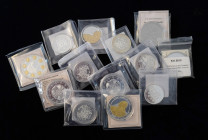 Moderne Medaillen
Deutschland. Lot mit 13 Stück. diverse Motive, darunter Fußball WM, Johannes Paul II, Olympiabewerbung, Mauerfall, altes Ägypten, Wä...