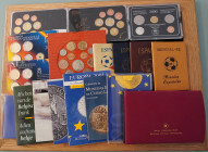 Sets diverse Länder
meist Kursmünzensätze. Kursmünzensets. großes Konvolut von Kursmünzensets, darunter Andorra Europroben, Frankreich 2001, Spanien 1...