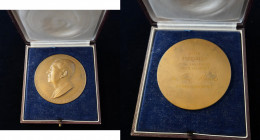 Daniel Swarovski
2. Republik ab 1945. Bronzemedaille, 1952. Swarovski-Treuemedaille, verliehen an Herrn Sturz Ludwig für langjährige treue Dienste im ...