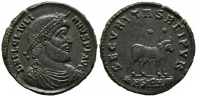 JULIANO II. Doble maiorina. (Ae. 8,64g/30mm). 361-363 d.C. Sirmium. (RIC 107). Anv: Busto laureado, drapeado y con coraza de Juliano II a derecha, alr...